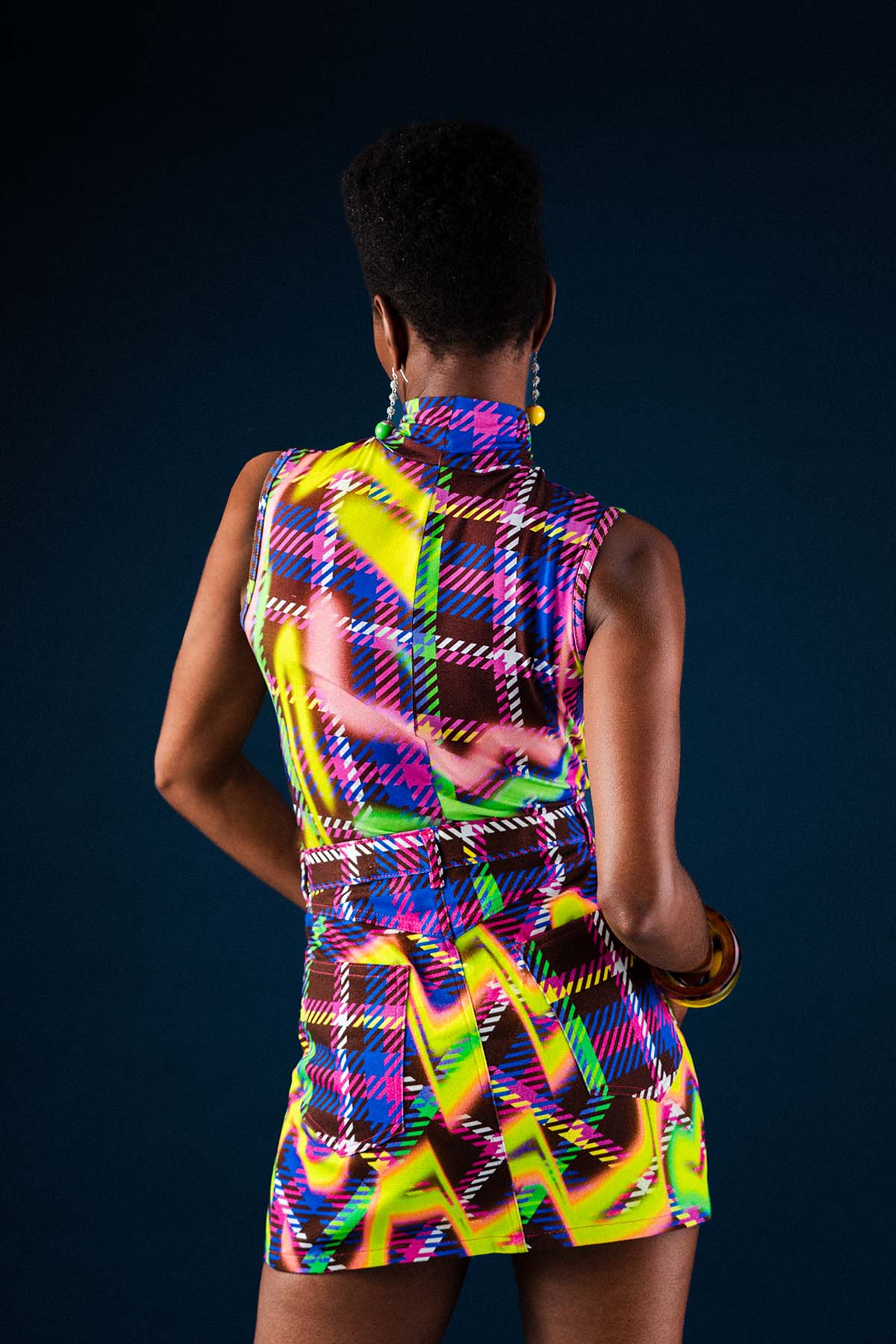 Sleeveless_plaid_back.jpg