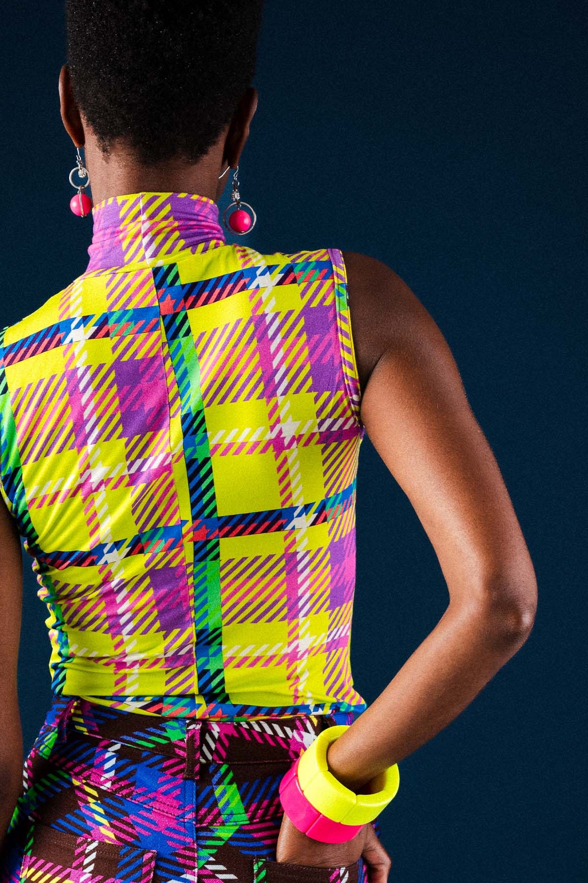 Slvless_Lime_Plaid_Tneck_Back.jpg